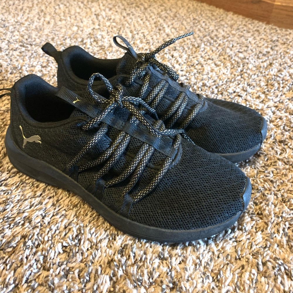 Like new black & gold puma sneakers size 7